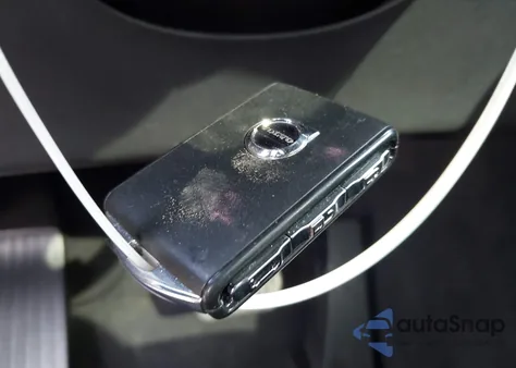 2025 Volvo Xc90 B5 Plus z USA, uszkodzony, nr VIN YV4M12PE4S1303112